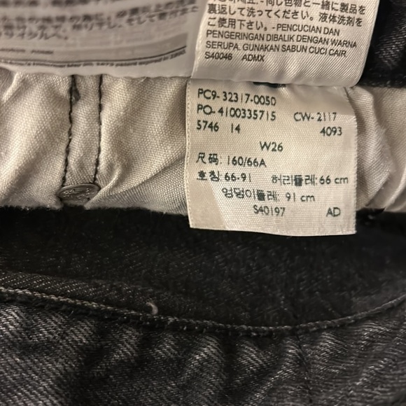 Levi's Women's‎ Black Wash 501 Cut Off Denim Shorts 26 - Buttonfly - Picture 10 of 10